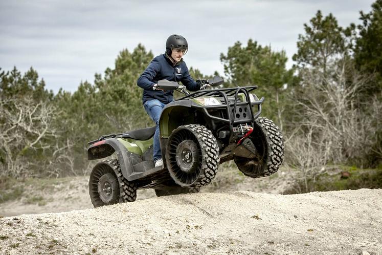 Pensé pour le monde agricole, L’Éclaireur combine robustesse, autonomie et équipements de série pour répondre aux besoins concrets des exploitants.
