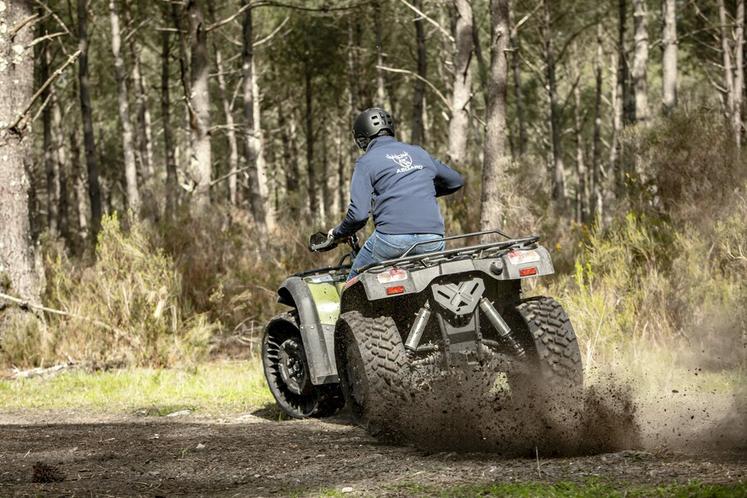 Puissant, homologué T3b, 100 % électrique, le quad L'Éclaireur d'Asgard est conçu pour durer sur le terrain.