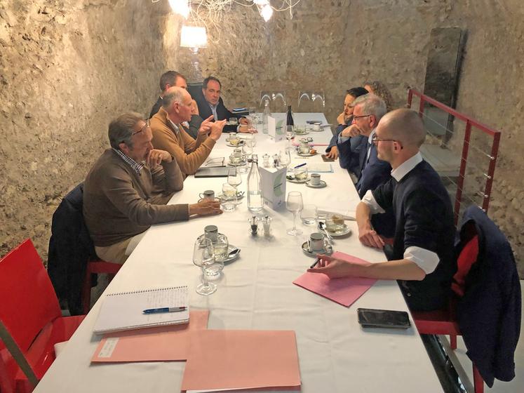 Jeudi 15 mai, les présidents des FNSEA Centre-Val de Loire, d'Eure-et-Loir, de Loir-et-Cher et du Cher ont rencontré le président du conseil régional.