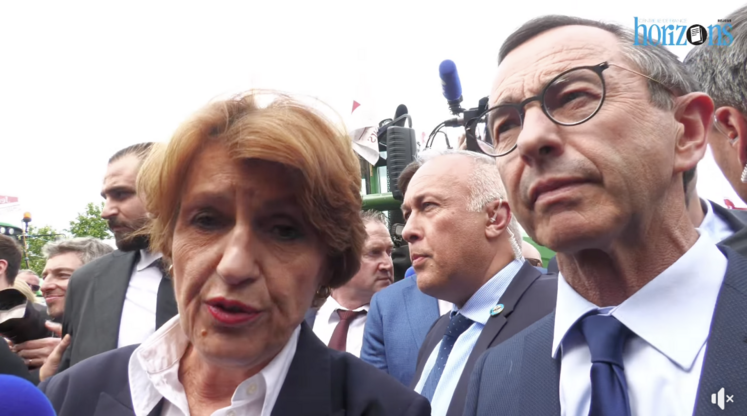 Les ministres Annie Genevard et Bruno Retailleau sont venus à la rencontre des agriculteurs devant l’Assemblée nationale.