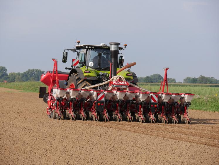 Kverneland compte à son catalogue les deux principes de distribution : dépression et pression.