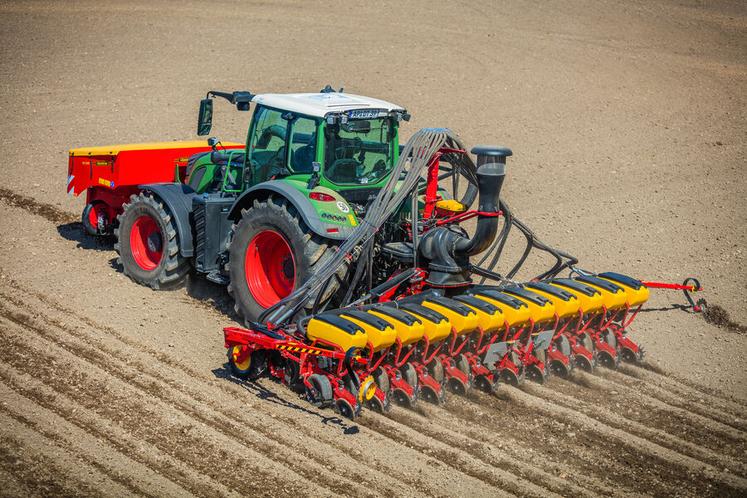 Le constructeur suédois Väderstad est l’un des rares à ne pas proposer de châssis à interrangs variables hydrauliquement.