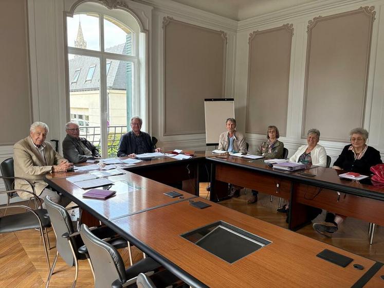 Jeudi 15 mai, au Chesnay (Yvelines). Les anciens exploitants ont réuni leur conseil d’administration.