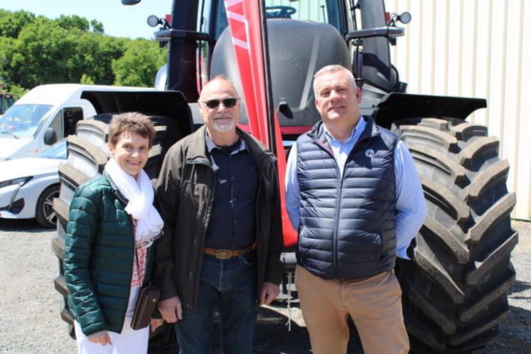 Claudine et Alain Aupart, avec Olivier Dubreuilh (à d.), PDG des Ets De Bruin.
