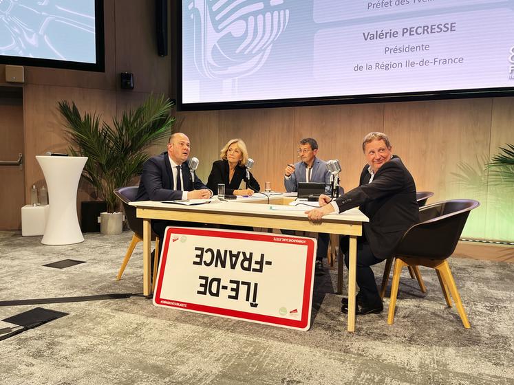 Frédéric Rose, préfet des Yvelines, Valérie Pécresse, présidente du conseil régional d'Île-de-France, Pascal Berthelot, animateur de Radio plaine, et Damien Greffin, président de la chambre d'Agriculture de région Île-de-France, sont revenus sur l’engagement des femmes et des hommes qui font la force du collectif de la FDSEA.