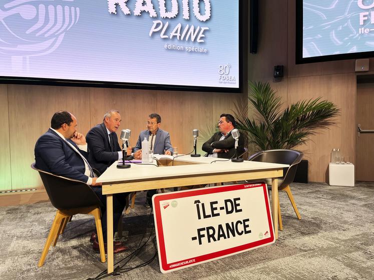 Le livre blanc de l'agriculture francilienne a été présenté par leurs rédacteurs Frédéric Arnoult (à g.) et Christophe Parent (à d.).