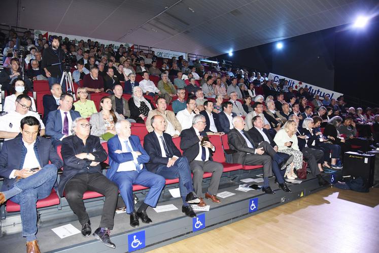 La salle était comble.