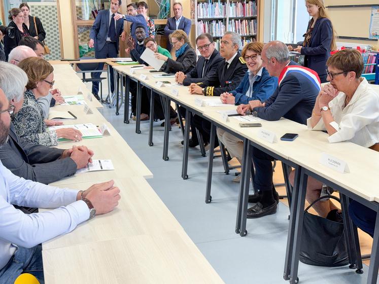 Lundi 2 juin, à Châteauneuf-en-Thymerais. La ministre de l'Agriculture, Annie Genevard, a présidé une table ronde autour des sujets sur l'alimentation lors de sa visite en Eure-et-Loir.