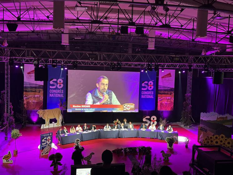 Membre du bureau national et président de la chambre régionale d'Agriculture, Maxime Buizard Blondeau a présenté les travaux menés par JA en 2024, notamment sur le foncier. 