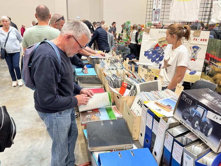 Le Salon de la miniature agricole est une mine d'or pour ceux qui cherchent de la documentation.