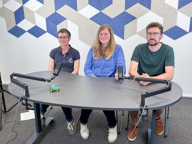 Lundi 2 juin, à Chartres. La dernière édition des Universités du soir de la Chambre, présentée par Élodie Levacher (au c.) avec les deux agronomes Patricia Huet et Aubin Le Coz, a été réalisée en studio.