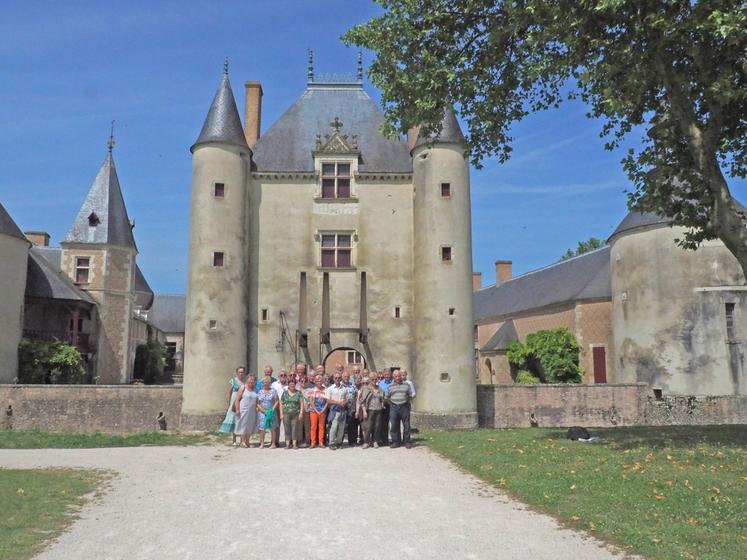 Mercredi 11 juin, la section des anciens exploitants de la FNSEA 45 a visité le château de Chamerolles.