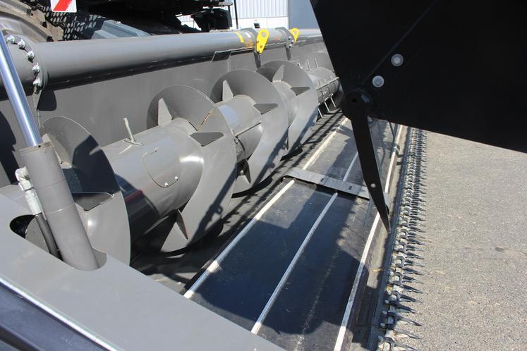 La coupe dispose d’un tapis qui permet de ne rien laisser échapper de la récolte.