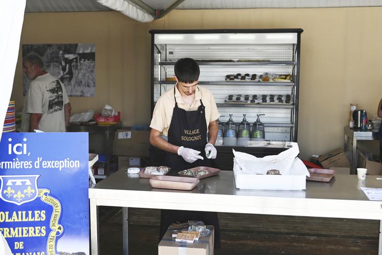 Douze producteurs de Sologne se sont une nouvelle fois réunis pour former le Restaurant des paysans et offrir une restauration de qualité et locale aux visiteurs.