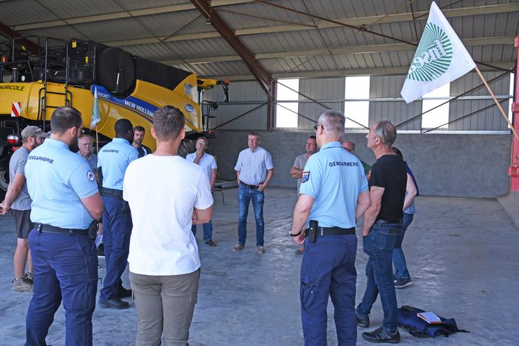 Mardi 17 juin, à Tivernon. Agriculteurs et gendarmes s'organisent pour faire front commun face à la hausse des vols.