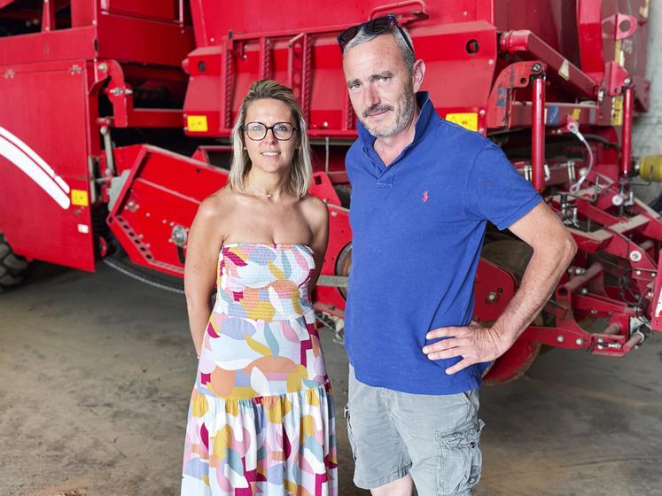 Jeudi 12 juin, à Orgères-en-Beauce. Delphine et Fabien Thomin témoignent pour le secteur de la pomme de terre de consommation qui vit une crise silencieuse.