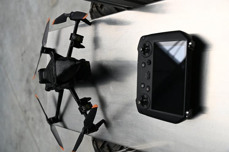 Agri-structures commercialise un drone effaroucheur customisé en rapace, doté d'ultrasons et d'effets sonores adaptés. 