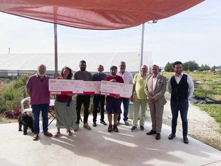 Mardi 10 juin, à Blois-Vienne. Le réseau Initiative Loir-et-Cher a remis un chèque de 20 000 euros à trois jeunes installés récemment.