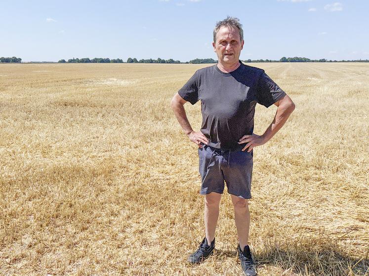 Jeudi 3 juillet, à Fontaine-Simon. Pilote d'avion, pilote automobile et pilote de moissonneuse, Frédérick Mercier a plus d'une corde à son arc.