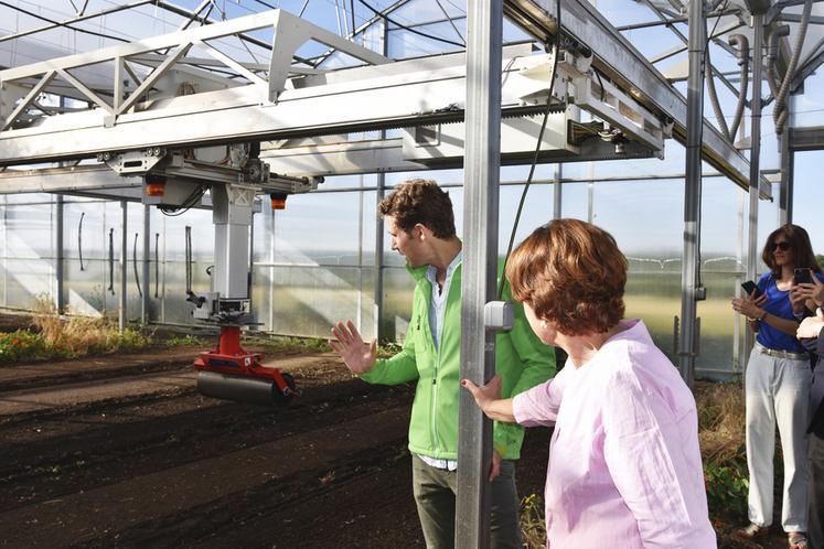 Le robot peut aussi réaliser le travail du sol à la place de l'humain. 