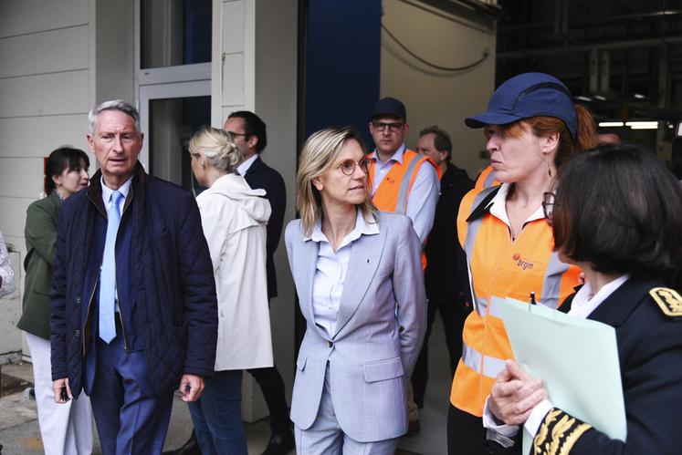 Lundi 7 juillet, à Orléans. La ministre de la Transition écologique a fait le point avec les agents du BRGM sur la situation hydrique. 