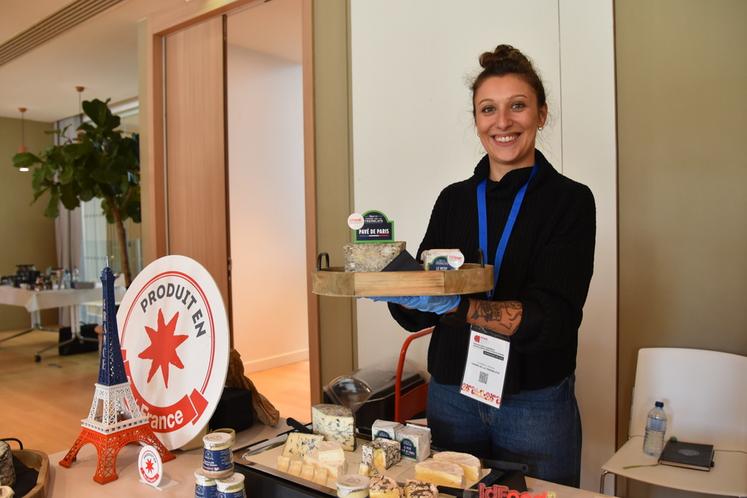 Mardi 8 juillet, à Saint-Ouen-sur-Seine (Seine-Saint-Denis). Marine Chabrol, de la Ferme de la Tremblaye, a présenté le Pavé de Paris.