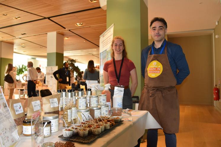 Ludivine Blanchard et Eudes Coutté sont venus faire la promotion du sorgho.