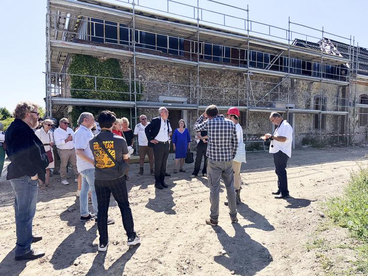 Vendredi 4 juillet, à Lamblore. Romain Viennois a ouvert le chantier de son futur Grand Jardin, un concept qui marie gîtes, restaurant, ateliers et production maraîchère.