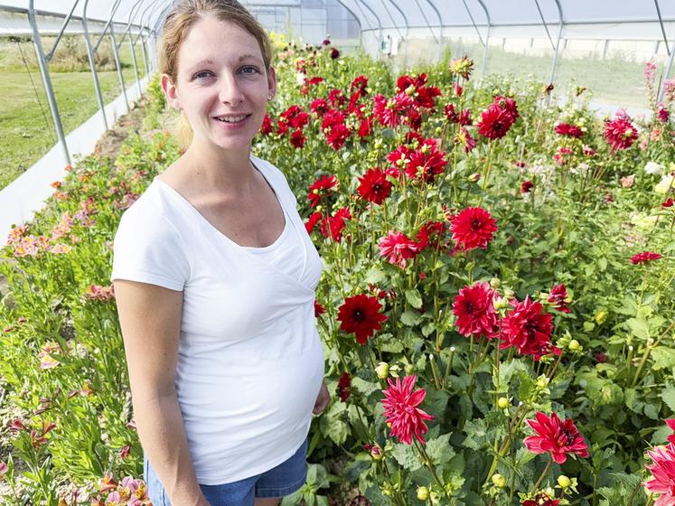 Le 11 juillet, à Arrou (Eure-et-Loir). Camille Bellanger produit des fleurs coupées sur sa ferme percheronne pour les fleuristes du secteur.
