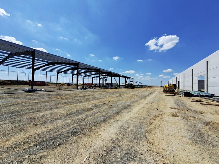 La Ferme d'Erquinvillers et NatUp construisent une unité de conditionnement de 17 000 m2 à Argenlieu (Oise). 