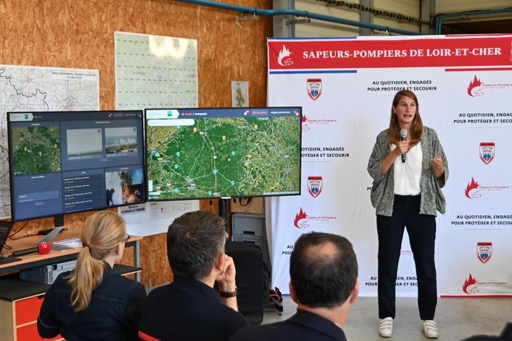 Anne-Sophie Cadre, co-fondatrice de la société Midgard, a présenté le système basé sur l'intelligence artificielle qui permettra, grâce à 14 caméras situées sur des points hauts, de détecter les départs de feu.