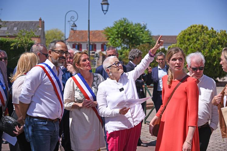 Jeudi 3 juillet, à La Ferté-Saint-Aubin. La maire, Katia Bailly, a présenté les projets à venir pour la commune, en présence de la députée Constance de Pélichy, ancienne maire, qui a dû céder son mandat municipal lors de son élection à l’Assemblée nationale.