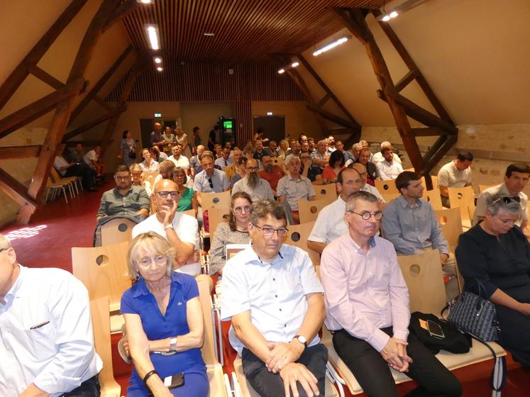 Vendredi 20 juin, à Noirlac (Cher). Les responsables des six départements étaient présents à l'assemblée générale de la Safer Centre-Val de Loire.