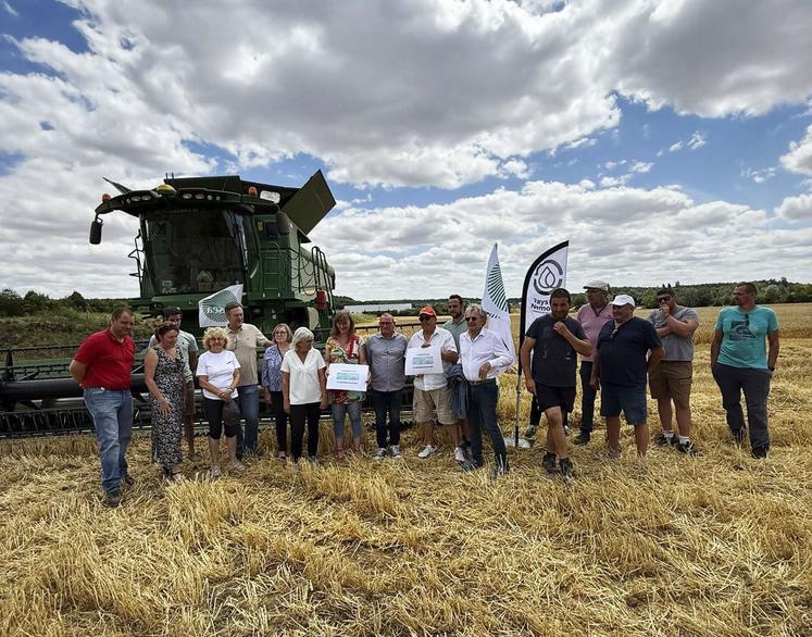 Darvault, mardi 15 juillet. Une moisson du cœur a de nouveau eu lieu sur une parcelle en friche remise en culture. 