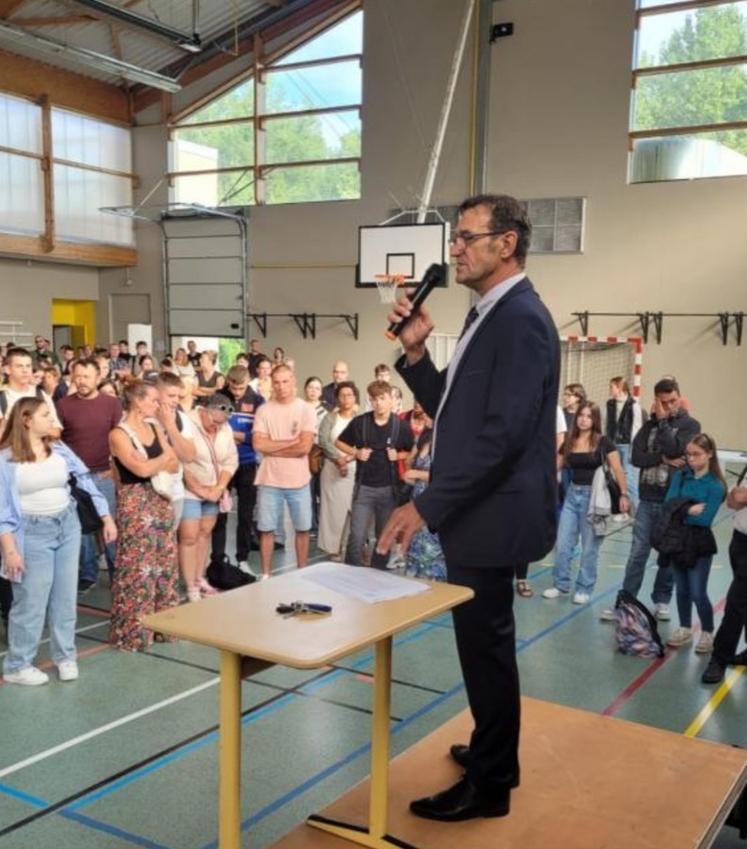 La communauté de l'EPL de La Bretonnière remercie chaleureusement Hubert Masson pour son engagement sans faille et son leadership inspirant, et lui souhaite le meilleur dans ses futurs projets.