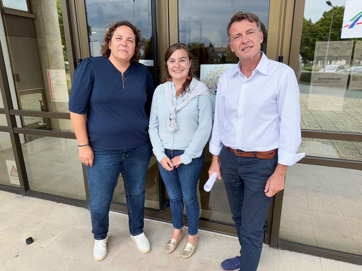 Le 21 août, à Châteaudun. Les réunions s'enchaînent pour l'équipe de direction : Marie Levasseur (à g.) pour le lycée et Laura Auxant (au c.) pour l'apprentissage, chapeautées par Xavier Marin, afin de préparer cette rentrée.