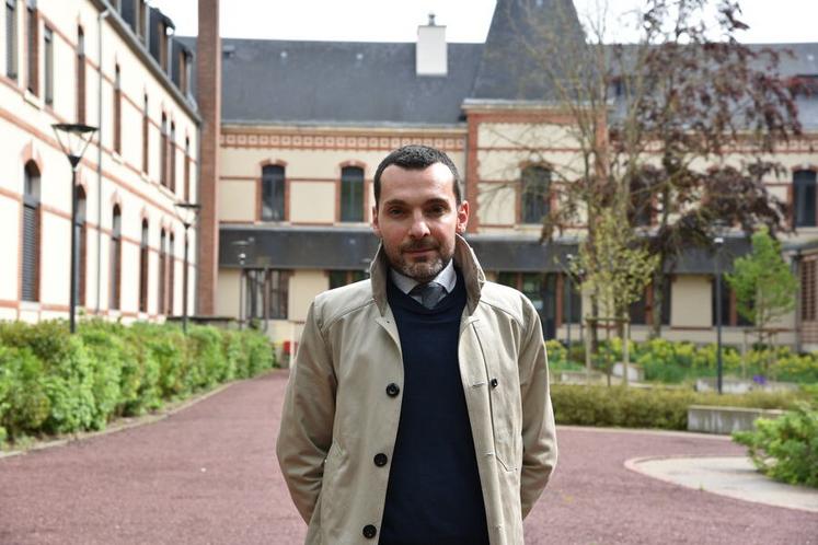Cédric Avril, directeur du lycée du Chesnoy, mise sur l’agroéquipement et la robotique pour attirer et former la nouvelle génération, un secteur qui affiche aujourd’hui un taux d’insertion de 100 %.