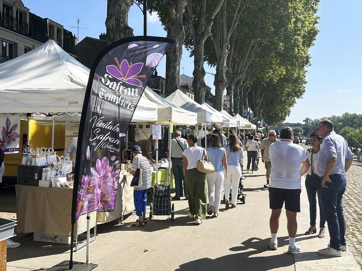 Les visiteurs étaient au rendez-vous, tout comme le soleil, pour cette journée conviviale. Parmi les découvertes, le safran du Gâtinais a séduit le public, spécialité fine et raffinée qui illustre le savoir-faire agricole de notre département.