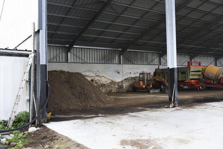 Un hangar de stockage est déjà en place sur l'exploitation familiale, mais le futur projet devra aller bien plus loin.
