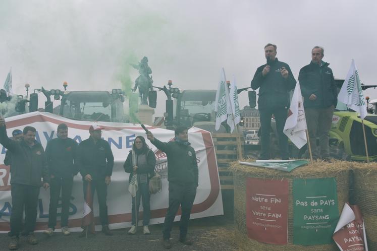 Pascal Verrièle, secrétaire général de la FDSEA Seine-et-Marne, et Guillaume Moret, président de la FDSEA Île-de-France, ont appelé les agriculteurs à se tenir prêts pour poursuivre les actions prochainement.