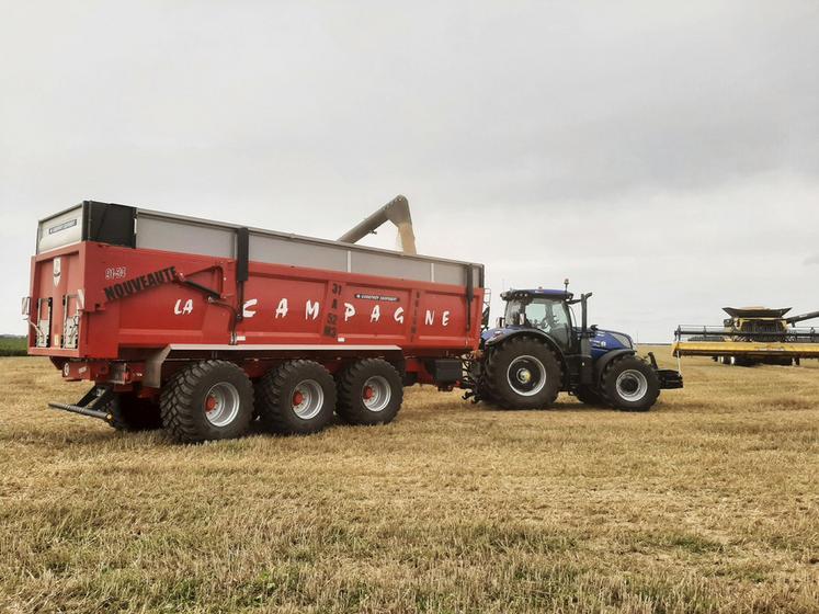 Que ce soit dans l'Aisne en juin ou à Outarville (Loiret) ces derniers jours, la benne 91-34 était présente lors d’Innov-agri.