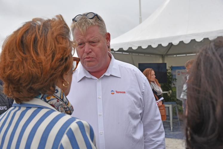 La ministre a échangé avec les acteurs de la filière betteravière, notamment Tereos, sur les difficultés liées à la jaunisse et la question sensible de la réintroduction encadrée de l’acétamipride.