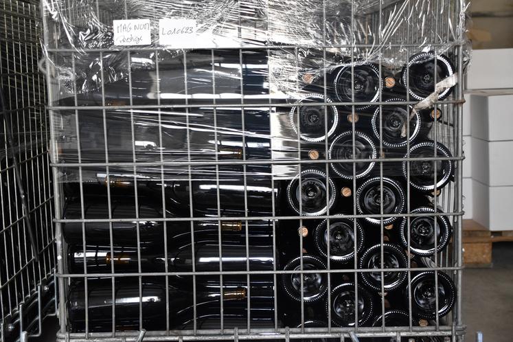 Aujourd'hui, le recyclage des bouteilles en verre constitue la norme. Mais une dynamique est en marche pour aller vers le système de consigne, qui réduirait significativement l'empreinte carbone des domaines viticoles.