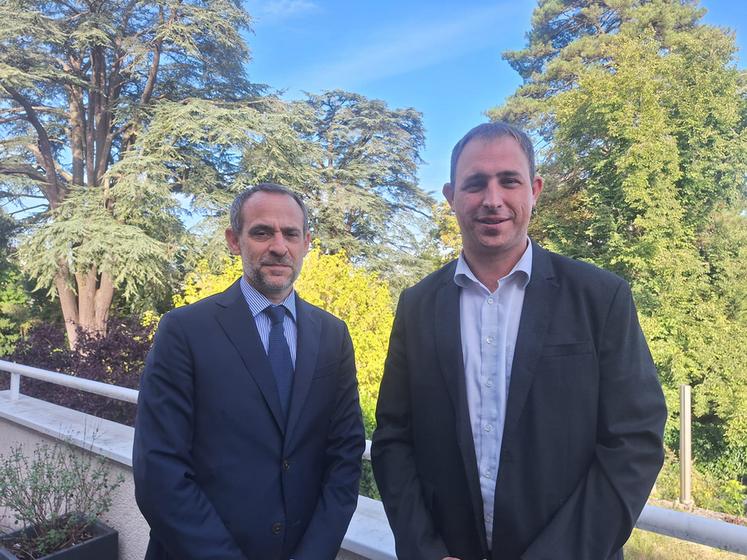 Vendredi 12 septembre, Joseph Zimet (à g.), nouveau préfet de Loir-et-Cher, et Olivier Hardouin, président de la FNSEA 41, ont échangé sur les principales problématiques agricoles du département.