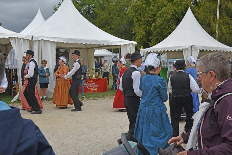La Vendée était à l’honneur cette année à la Fête de la Sange, l’occasion pour le public de découvrir son patrimoine, ses traditions, son histoire, ses spécialités culinaires et ses danses.