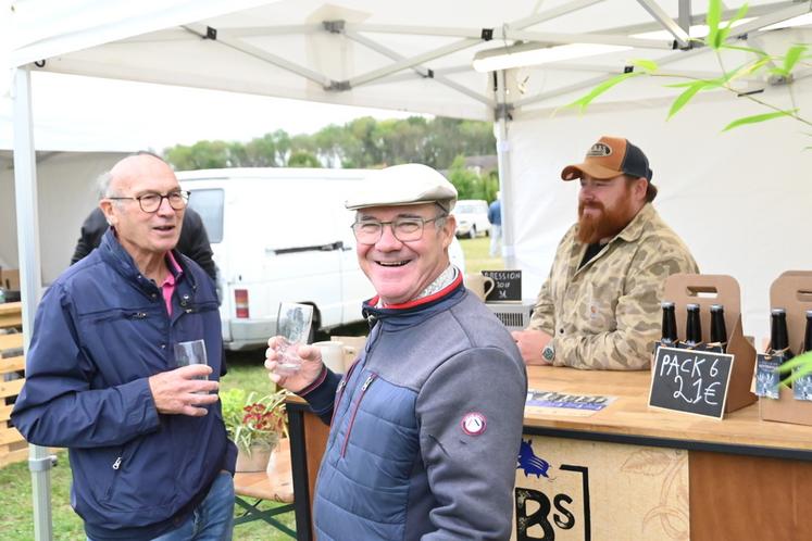 Samedi 13 septembre, à Saint-Firmin-des-Prés. Les visiteurs ont dégusté des bières artisanales et locales dans une ambiance conviviale lors de la 6e édition du Salon de la bière.