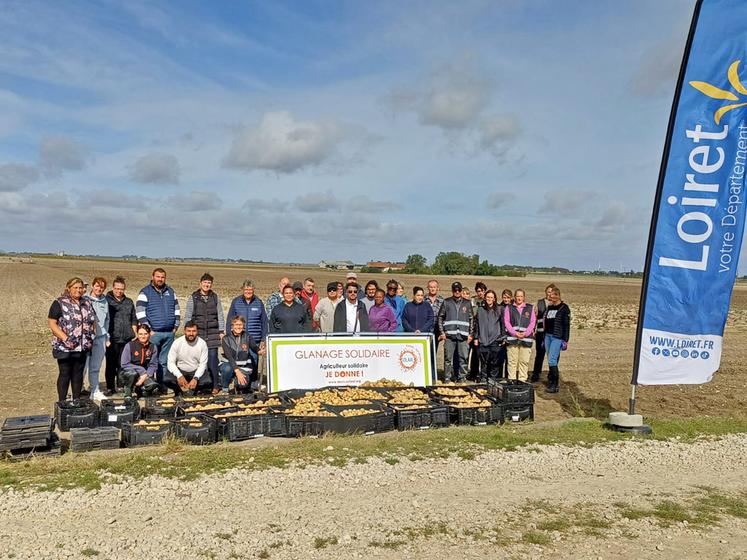 Mardi 16 septembre, à Corbeilles-en-Gâtinais. Les glaneurs d'un jour ont récolté près d’une tonne de pommes de terre destinée aux associations caritatives