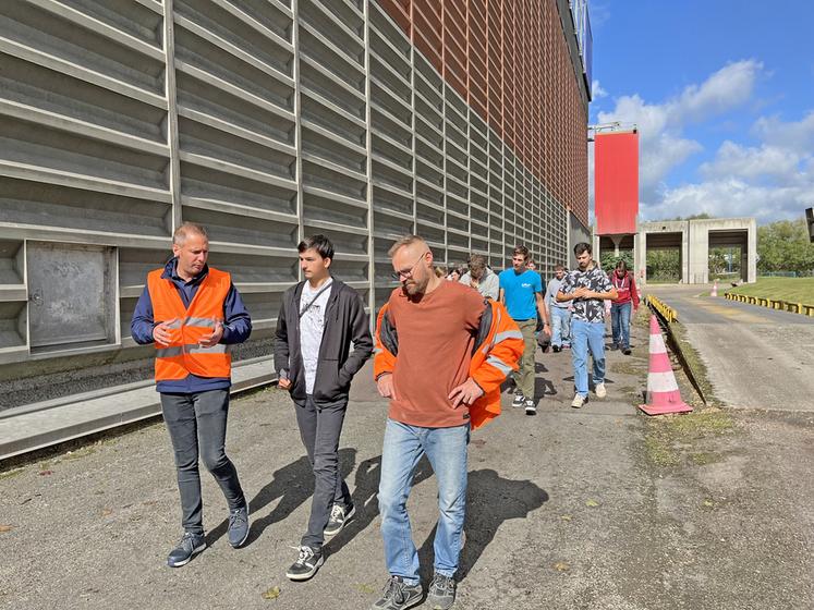 Limay (Yvelines), vendredi 5 septembre. Dans le cadre du mentorat avec Sevépi, les élèves de l'Esta ont pu découvrir le silo portuaire.