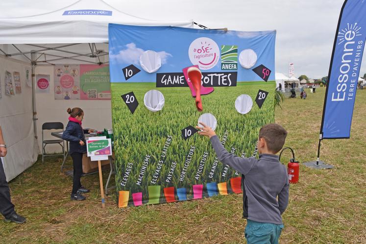 De nombreuses animations, comme le lancer de bottes, ont permis aux enfants de s'amuser tout le week-end.