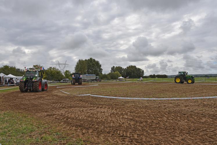 Les traditionnels tours de tracteurs ont animé le Festival de la terre.